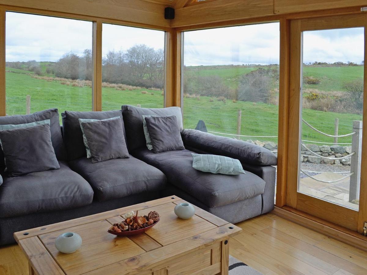 Owl Cottage Coedana Bagian luar foto