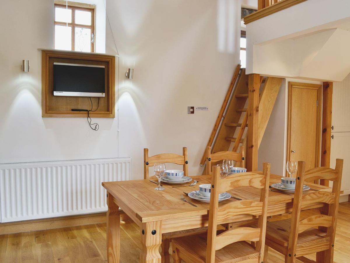 Owl Cottage Coedana Bagian luar foto
